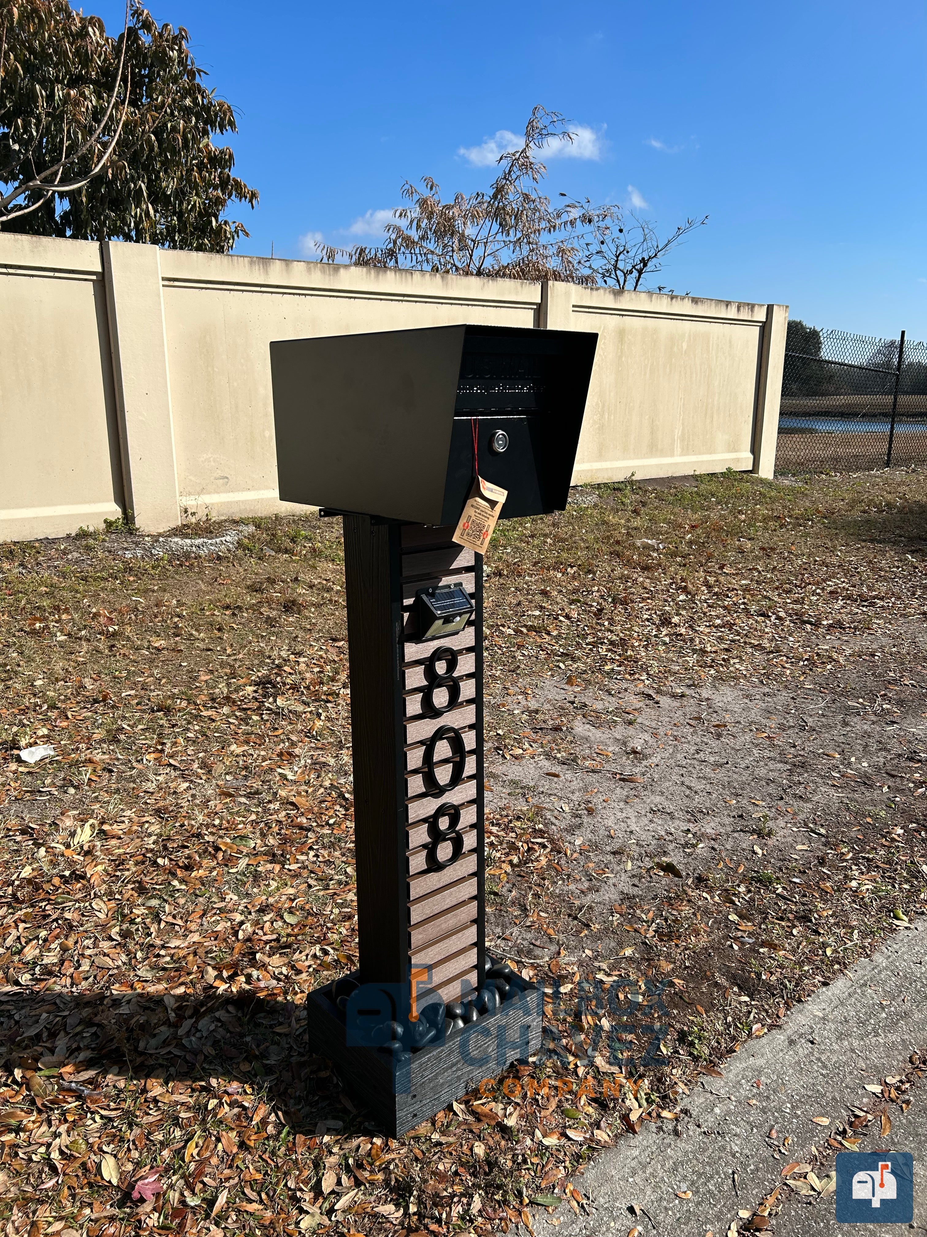 Personalized mailbox HELIOS 2.0