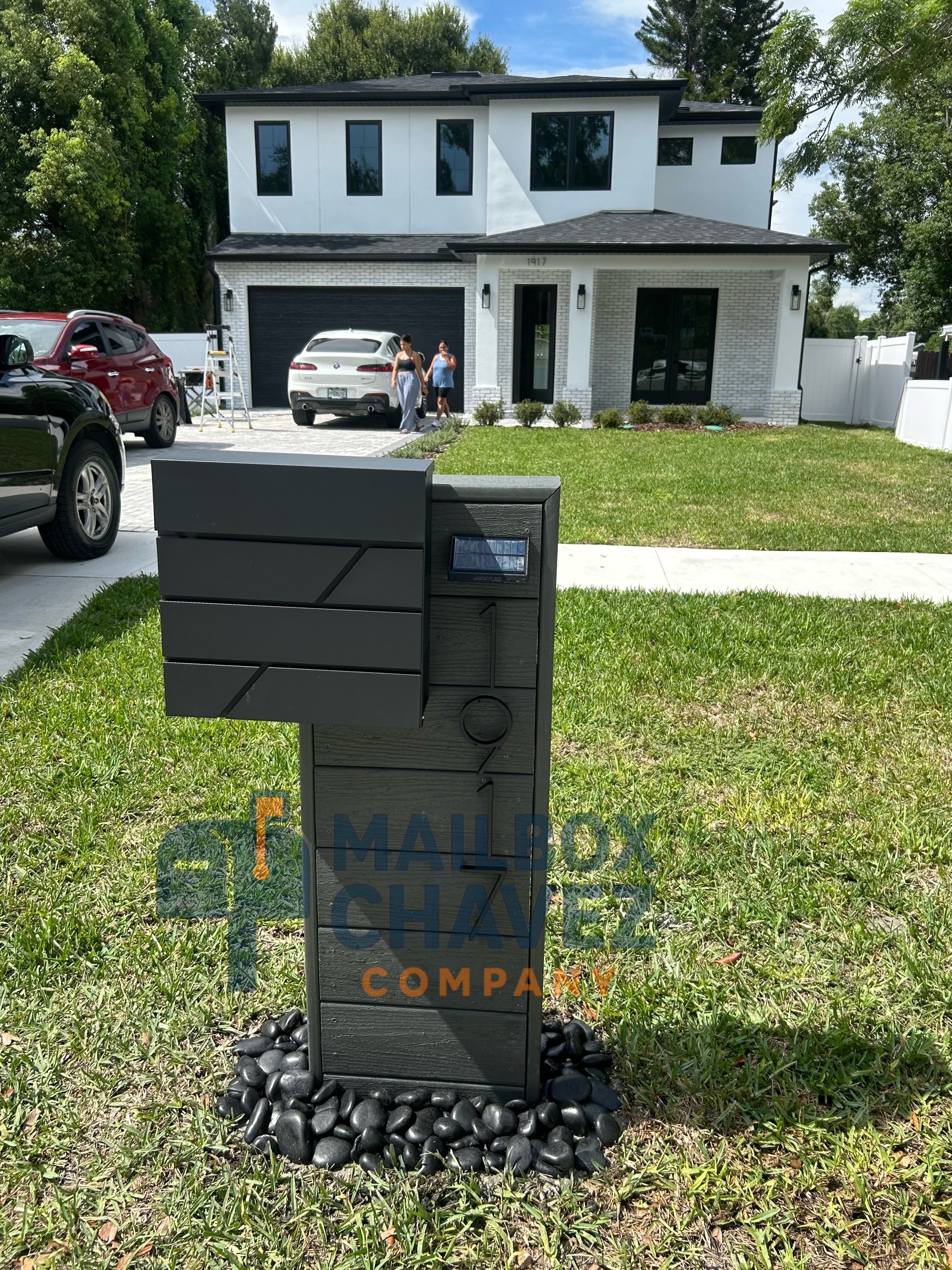 Composite TREX Mailbox with Lock | ATHENA 5.0 Modern Mailbox