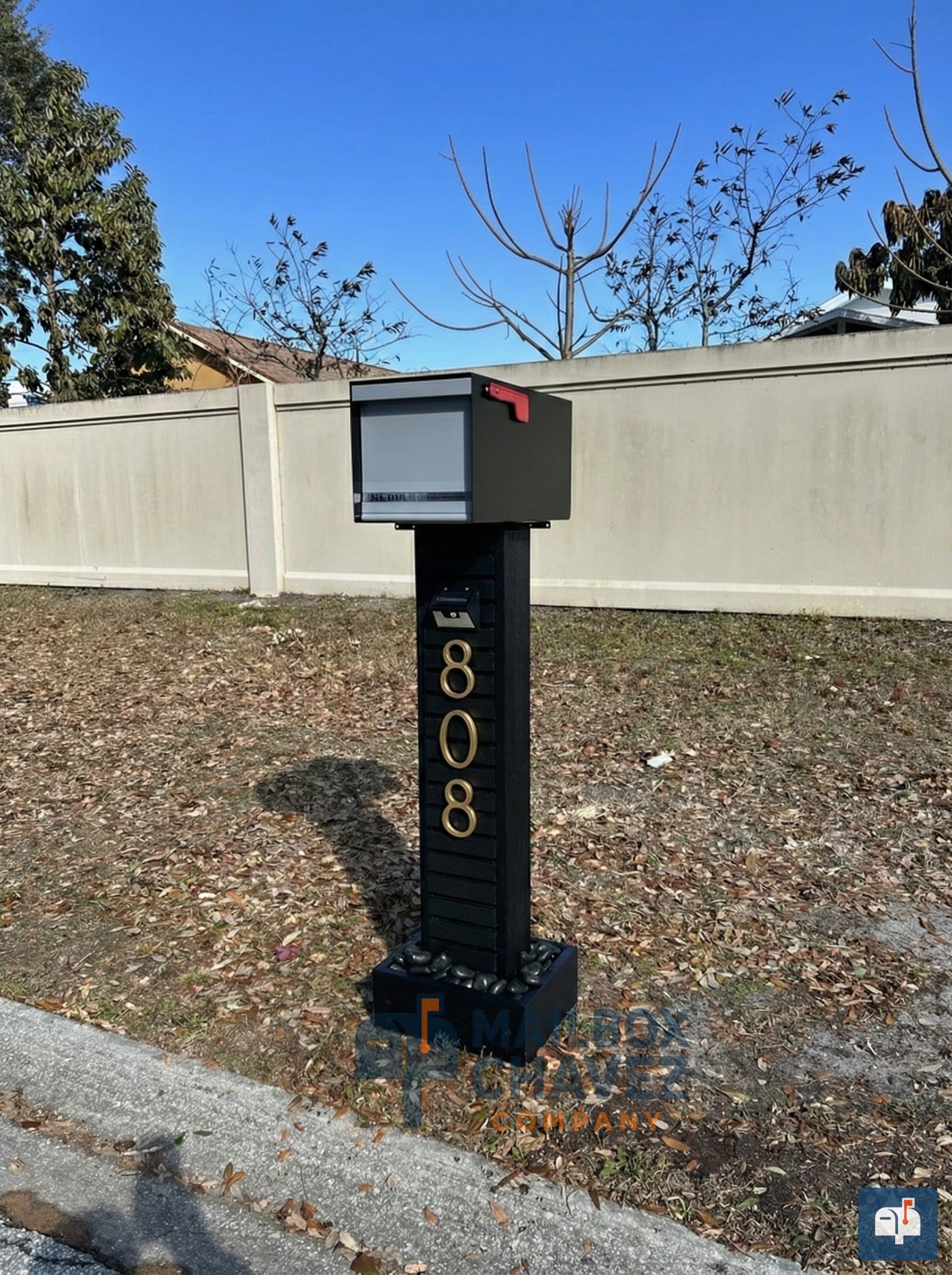 Personalized mailbox HELIOS 2.0