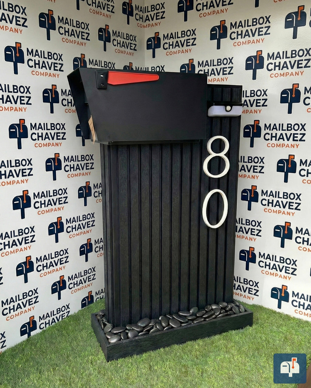 Premium Modern Gladiator Mailbox – Decorative Panels, Solar Lamp and Personalized Numbers