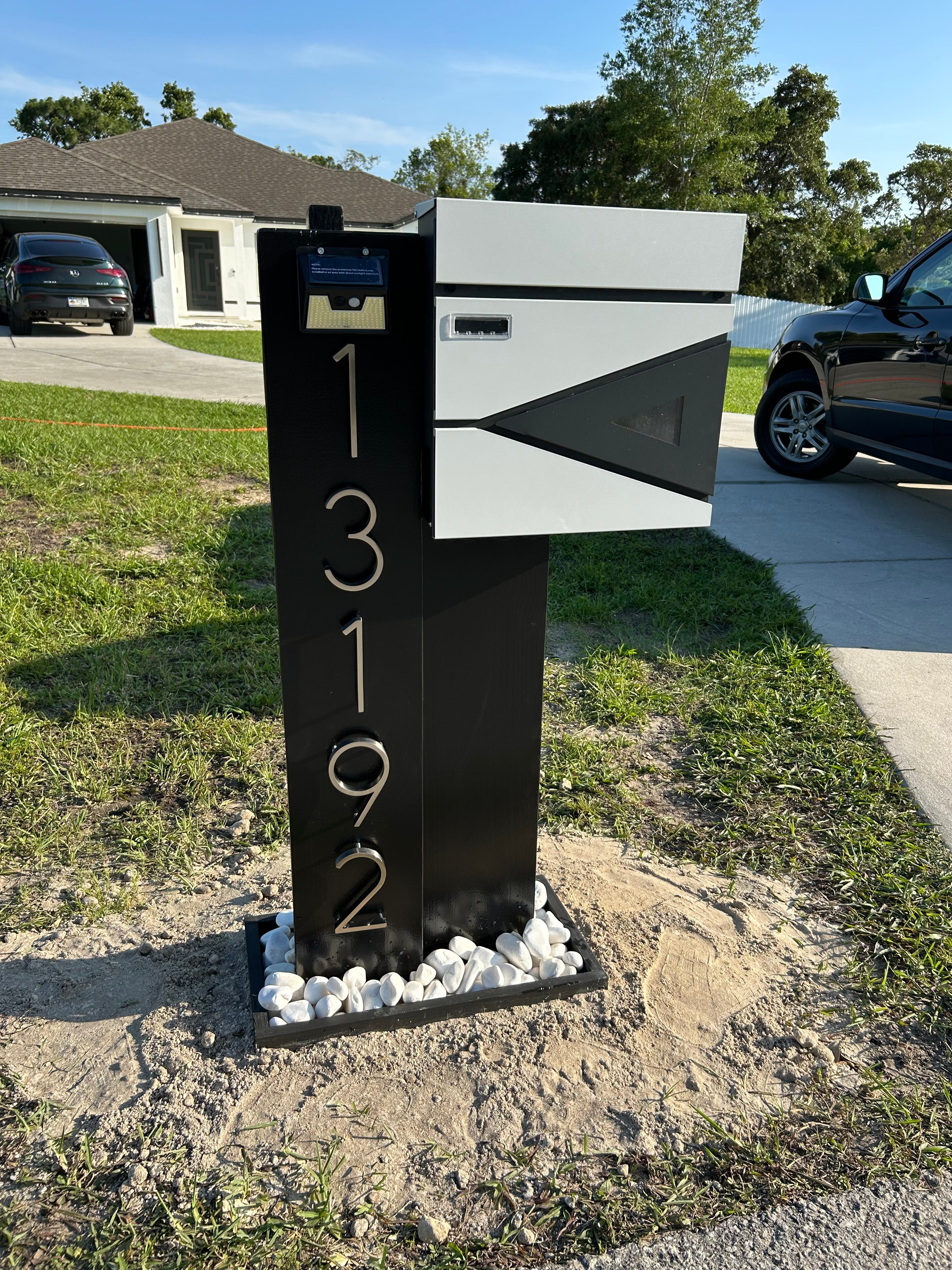 Traditional model mailbox version 3.0 with lock (for letters and large envelopes)