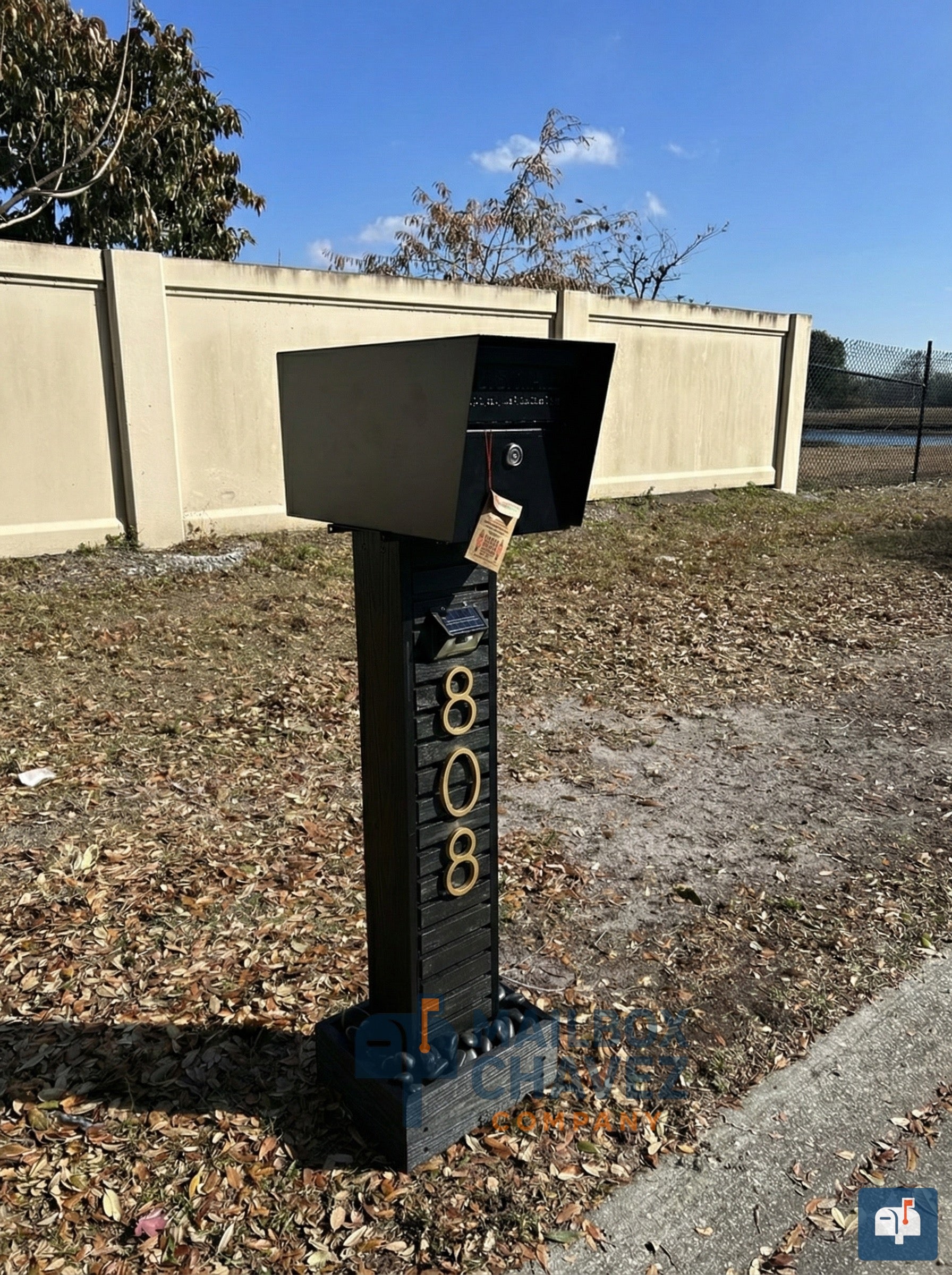 Personalized mailbox HELIOS 2.0