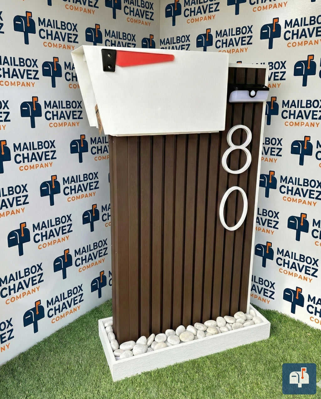 Premium Modern Gladiator Mailbox – Decorative Panels, Solar Lamp and Personalized Numbers