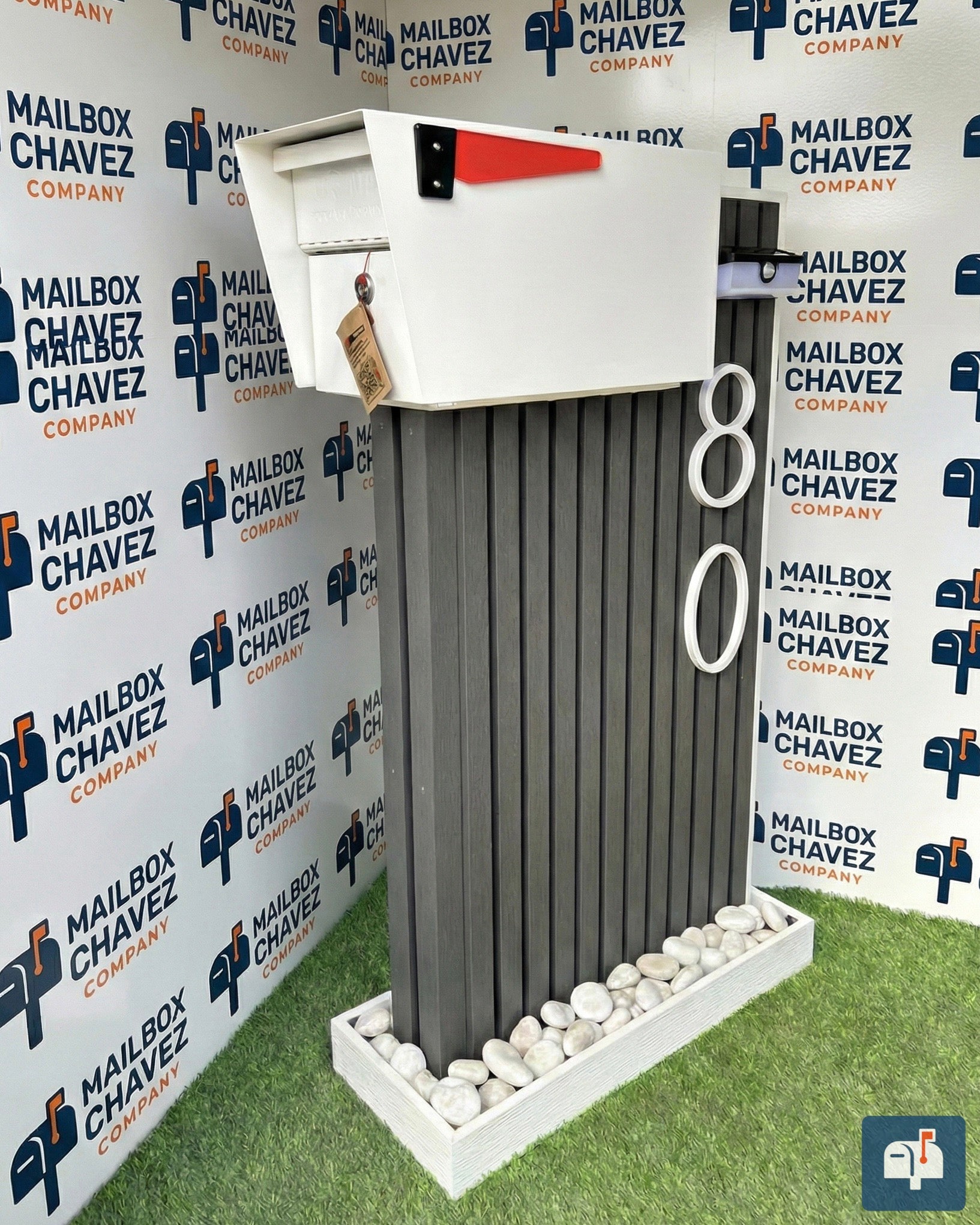 Premium Modern Gladiator Mailbox – Decorative Panels, Solar Lamp and Personalized Numbers