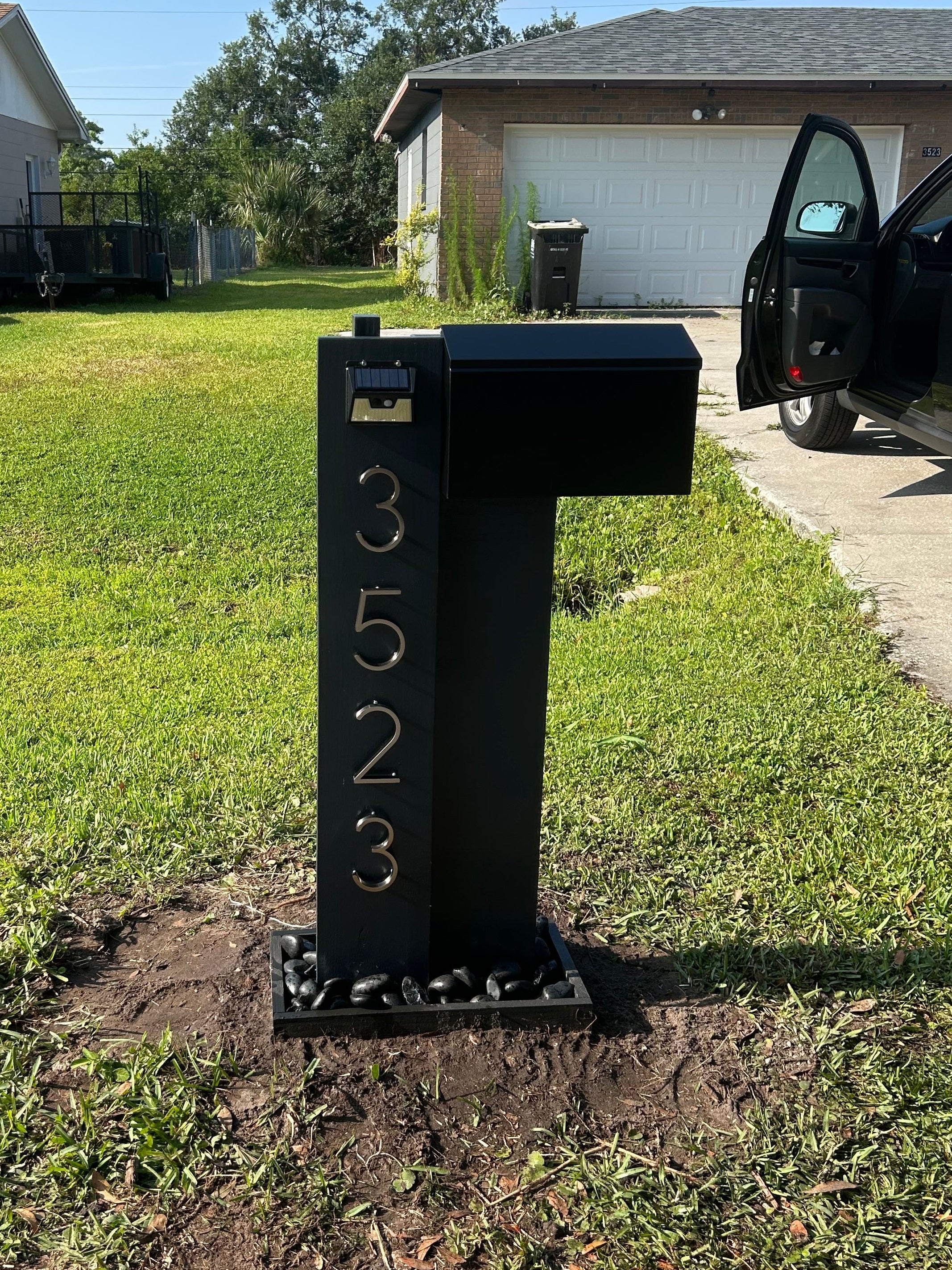Traditional model mailbox version 1.0 for packages and letters