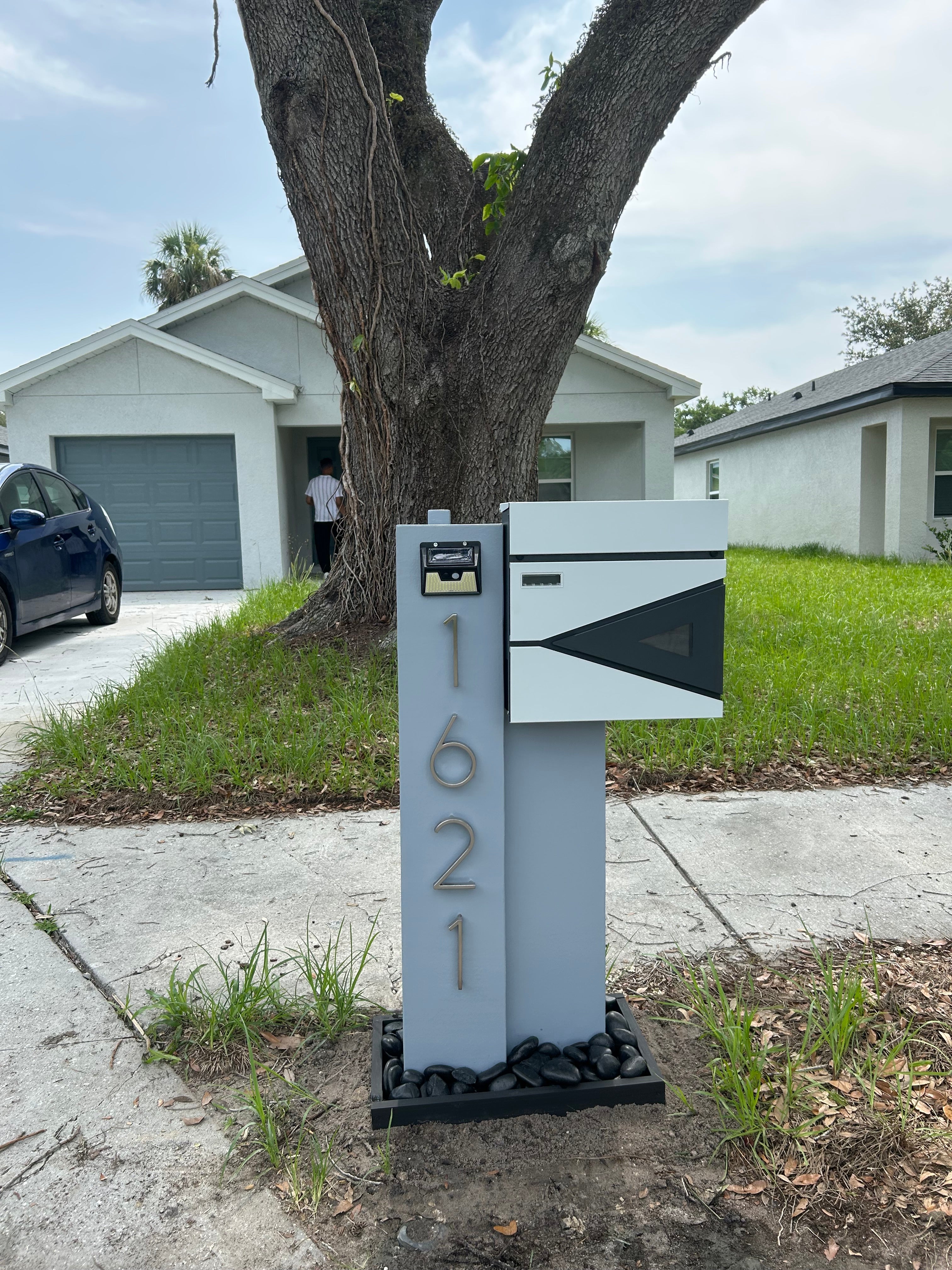 Traditional model mailbox version 3.0 with lock (for letters and large envelopes)