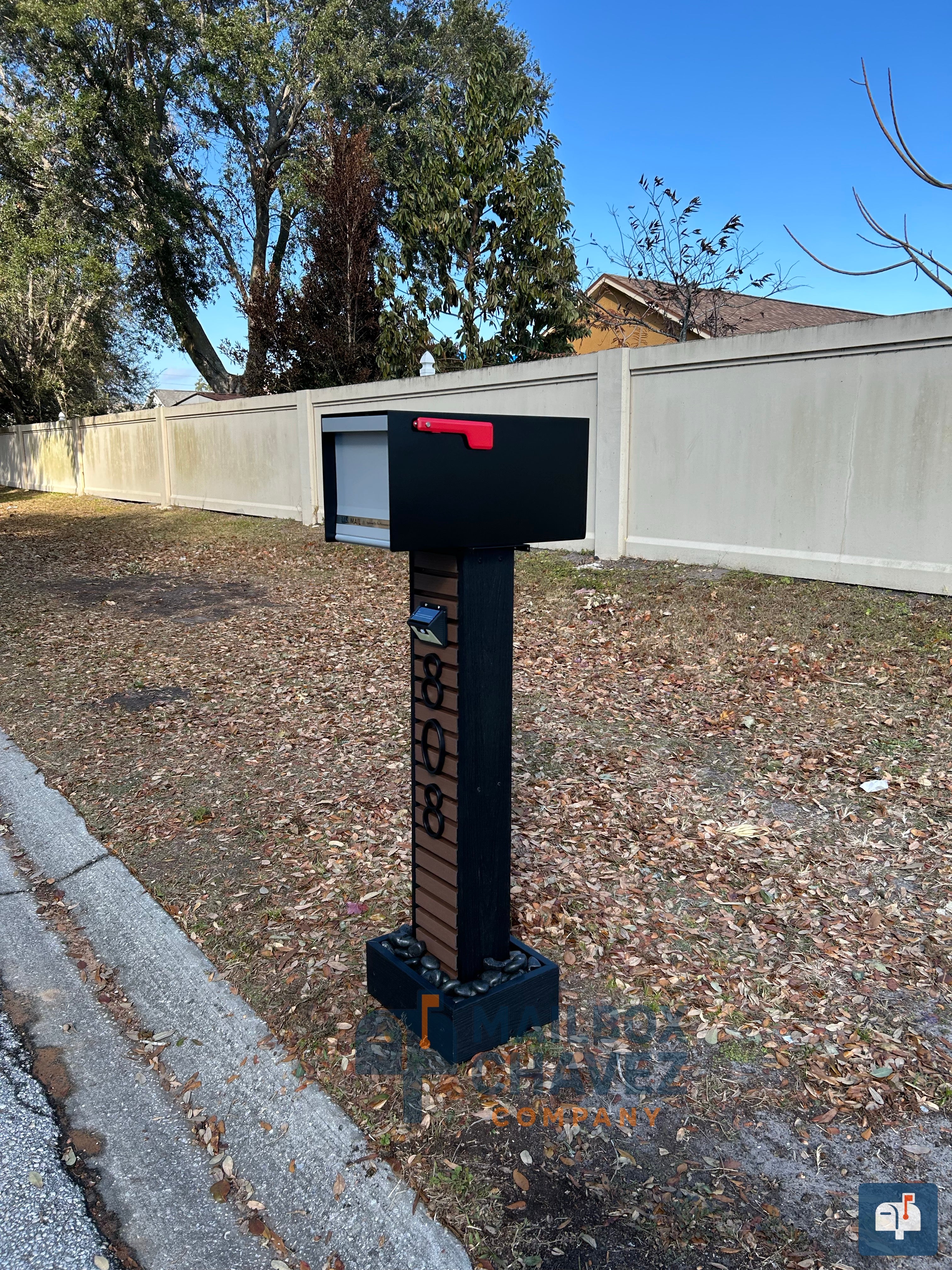 Personalized mailbox HELIOS 2.0