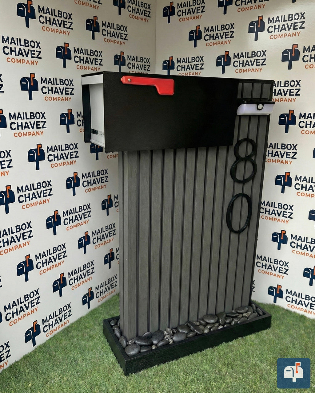 Premium Modern Gladiator Mailbox – Decorative Panels, Solar Lamp and Personalized Numbers