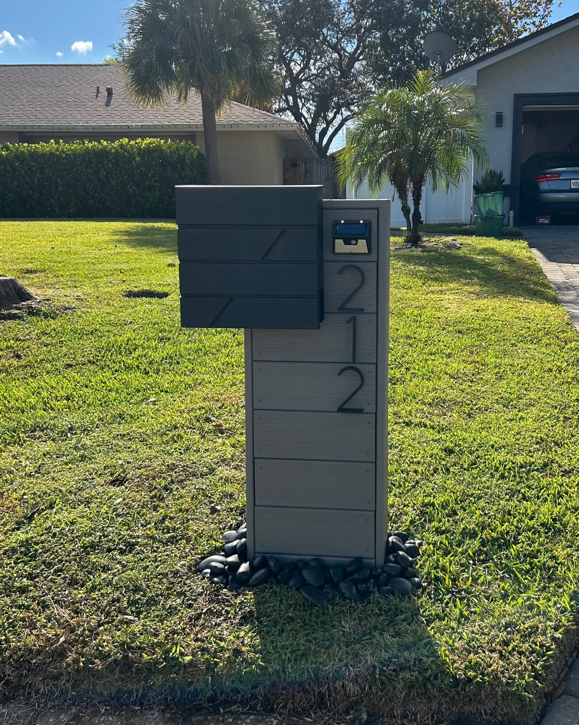 Atena 5.0 composite residential mailbox in tide pool color with modern house numbers